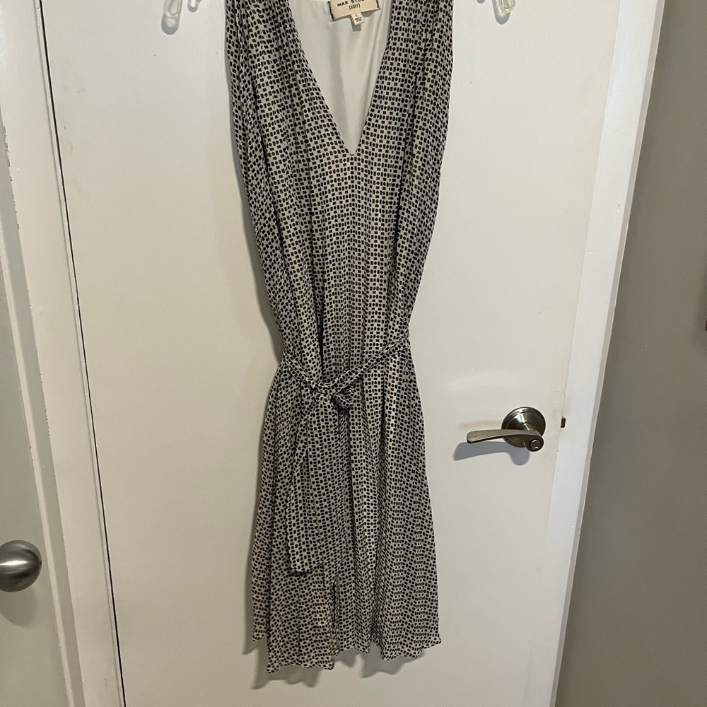 Great throw on.  V neck with belt
